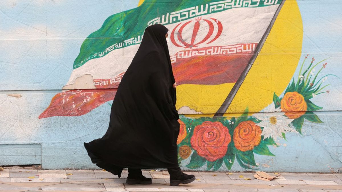 Women Who Defy Compulsory Dress Code To Be Prosecuted 'Without Mercy